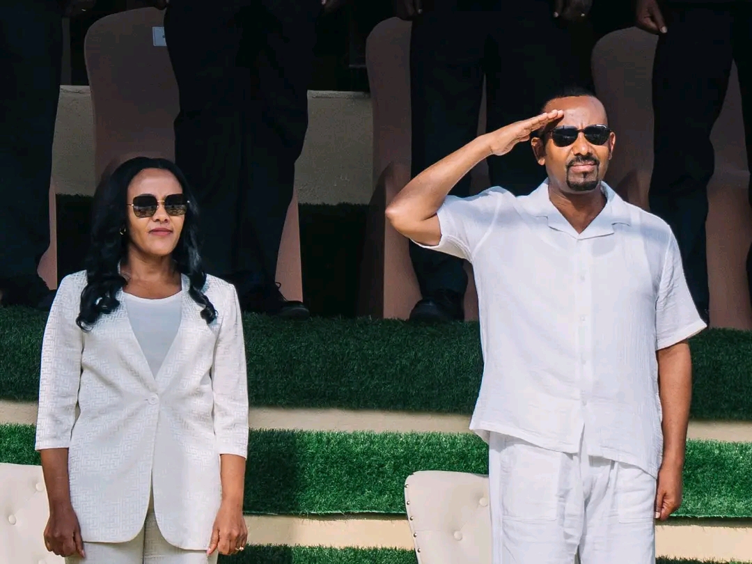 “ኢትዮጵያ በልጆቿ ላብ ትሰራለች፣ ኢትዮጵያ በልጆቿ አጥንት እና ደም ትጸናለች፤ ኢትዮጵያ አልተደፈረችም አትደፈርም፤ በክብር እና በነጻነት ለልጆቻችን የምናሸጋግራት ብቸኛዋ የአፍሪካ ፈርጥ ሆና ትቀጥላለች።”   የጦር ኃይሎች ጠቅላይ አዛዥ ጠቅላይ ሚኒስትር ዐቢይ አሕመድ (ዶ/ር)