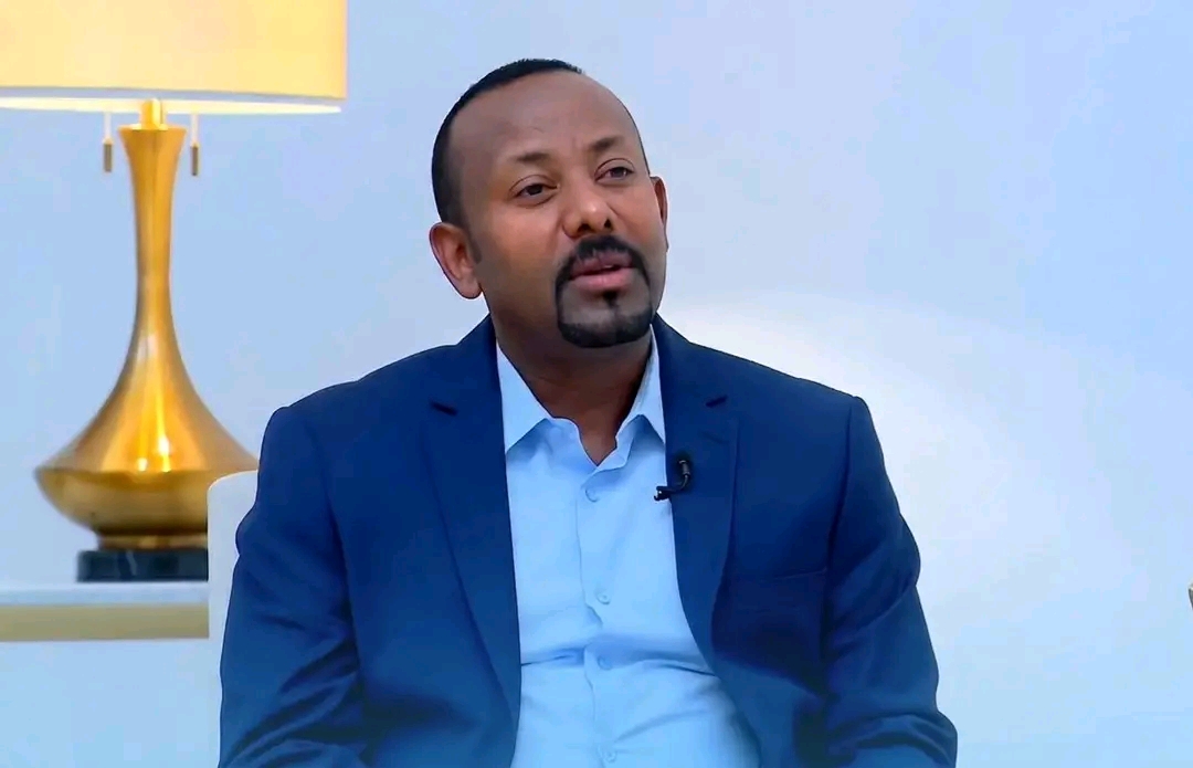 "እኛ ጦርነትን አንመርጥም፤ ውይይት ነው ችግራችንን የሚፈታው ብለን እናምናለን። ለዚህም ነው አገራዊ የምክክር ኮሚሽን አቋቁመን ሥራ የጀመርነው።"    ጠቅላይ ሚኒስትር ዐቢይ አሕመድ (ዶ/ር)
