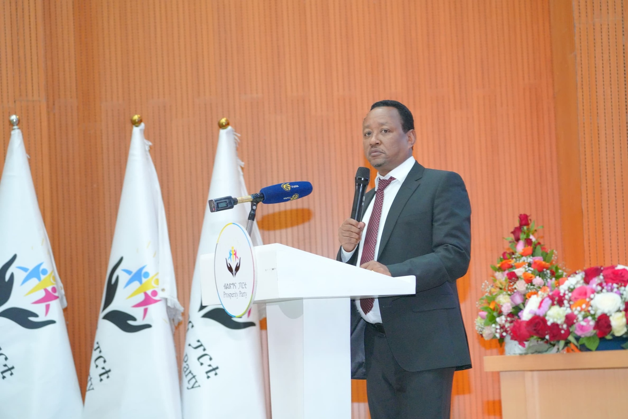 ሰላምን ማፅናት የተጀመረውን ልማት ማስቀጠል በየሴክተሩ ያሉ የመልካም አስተዳደር ችግሮችን በመለየትና በመፍታት የህዝብን እርካታ ማረጋገጥ ትኩረት የተሰጠባቸው ጉዳዮች ናቸው - አቶ ፍቃዱ ተሰማ