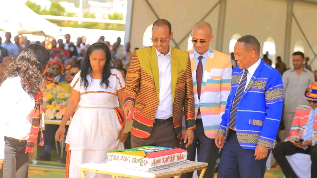You are currently viewing ከ580 ሚሊዮን ብር በላይ የተለያዮ የኢትዮጵያ ክልሎችና ባለሃብቶች ለደቡብ ኢትዮጵያ ክልል በስጦታ አበርክተዋል!!